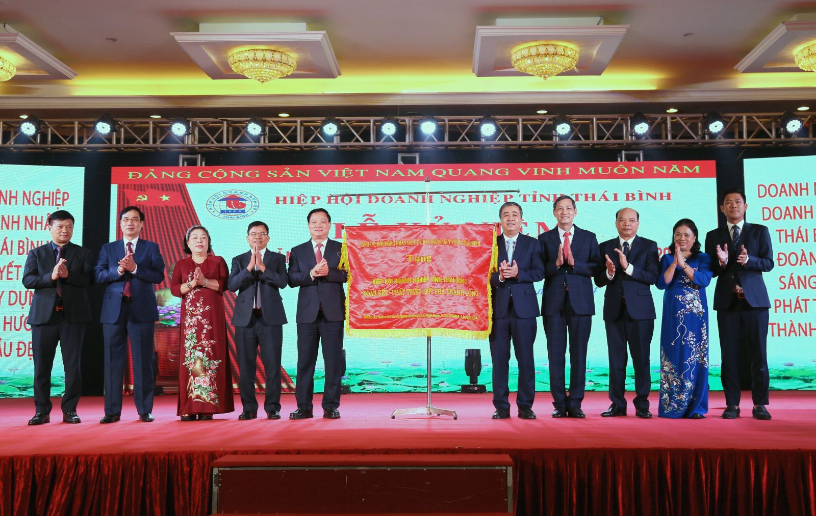   Đội ngũ VV88 it com thể thao, live casino, slot, bắn cá, xổ số, doanh nhân Thái Bình khẳng định bản lĩnh và vị thế nền tảng trong phát triển kinh tế của tỉnh