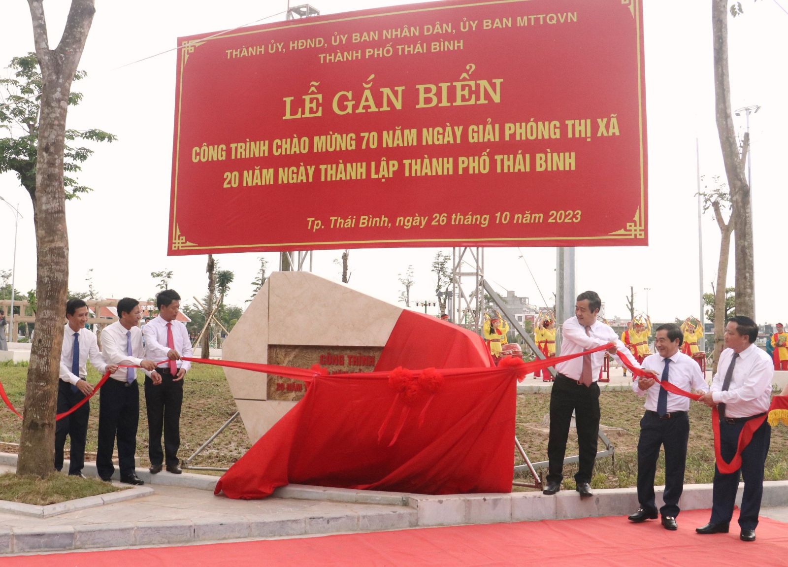   Thành phố Thái Bình: Khánh thành và gắn biển công trình công viên Kỳ Bá