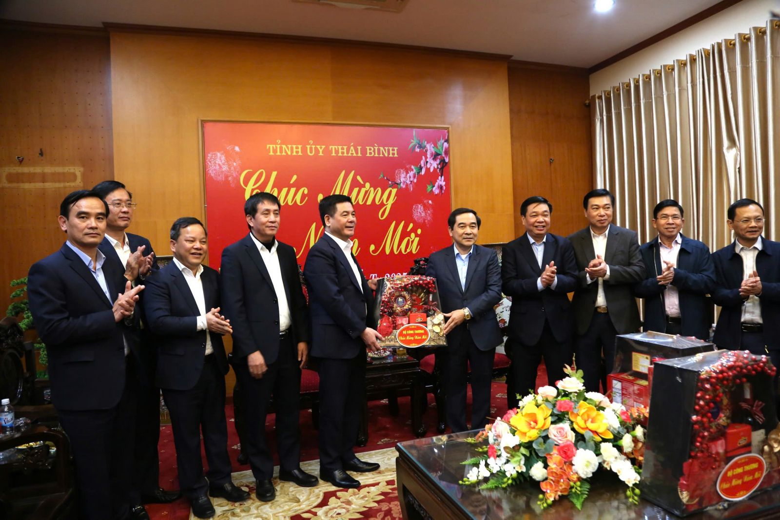   Bộ trưởng Bộ Công Thương Nguyễn Hồng Diên thăm, chúc tết tỉnh Thái Bình