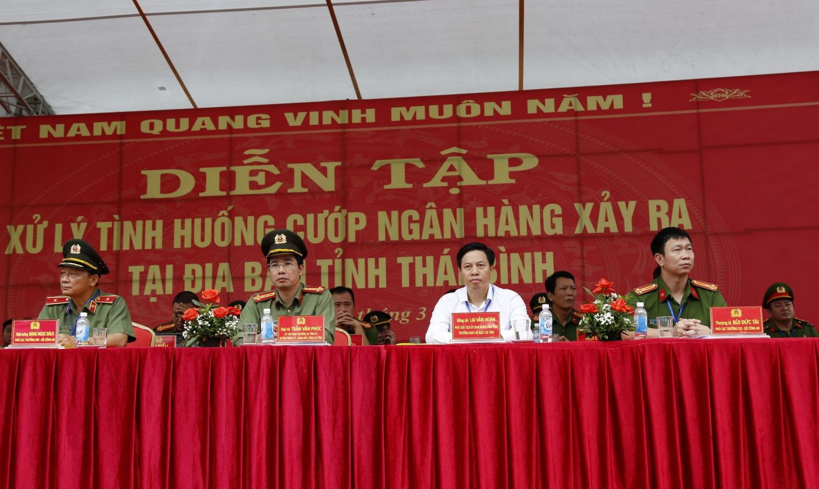   Diễn tập phương án xử lý tình huống cướp ngân hàng