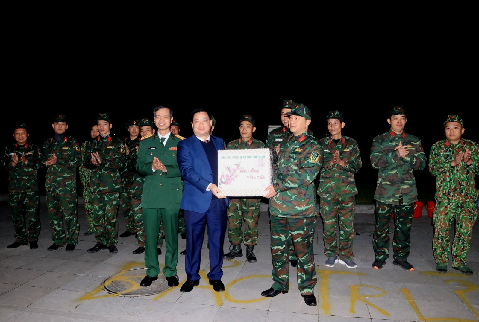   Đồng chí Nguyễn Khắc Thận, Phó Bí thư VV88 casino, Chủ tịch UBND tỉnh kiểm tra công tác bảo đảm an ninh trật tự đêm giao thừa