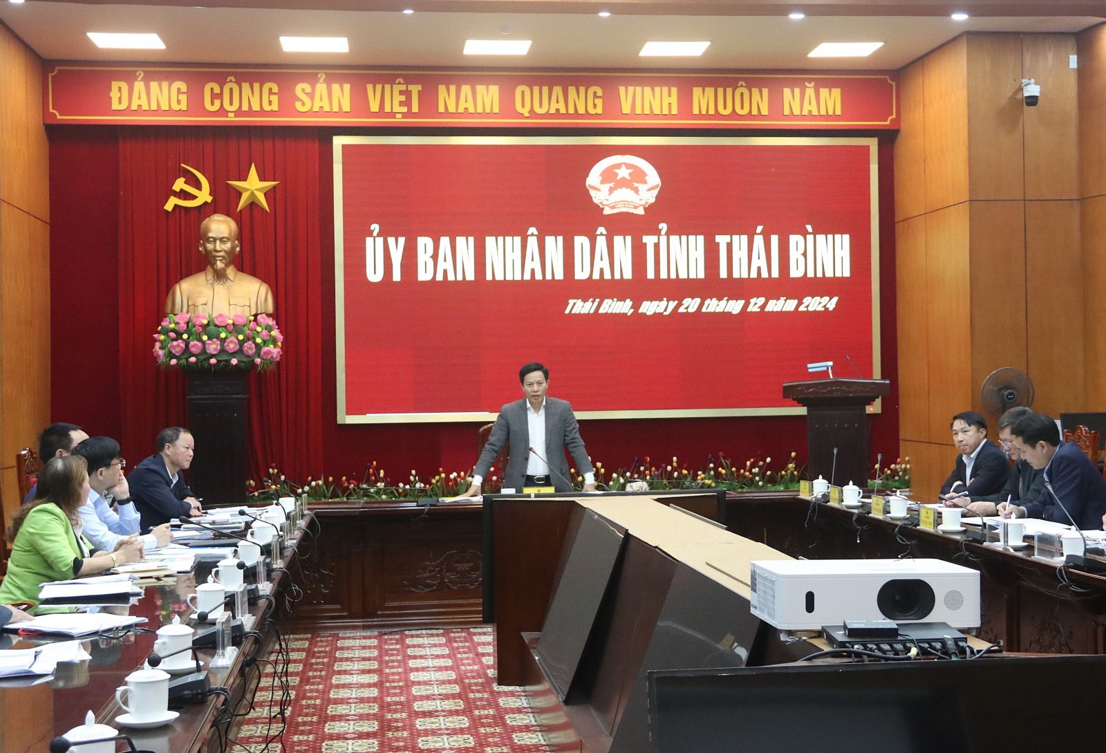   UBND tỉnh họp nghe báo cáo tình hình khắc phục tồn tại, vướng mắc trong vấn đề nước sạch nông thôn