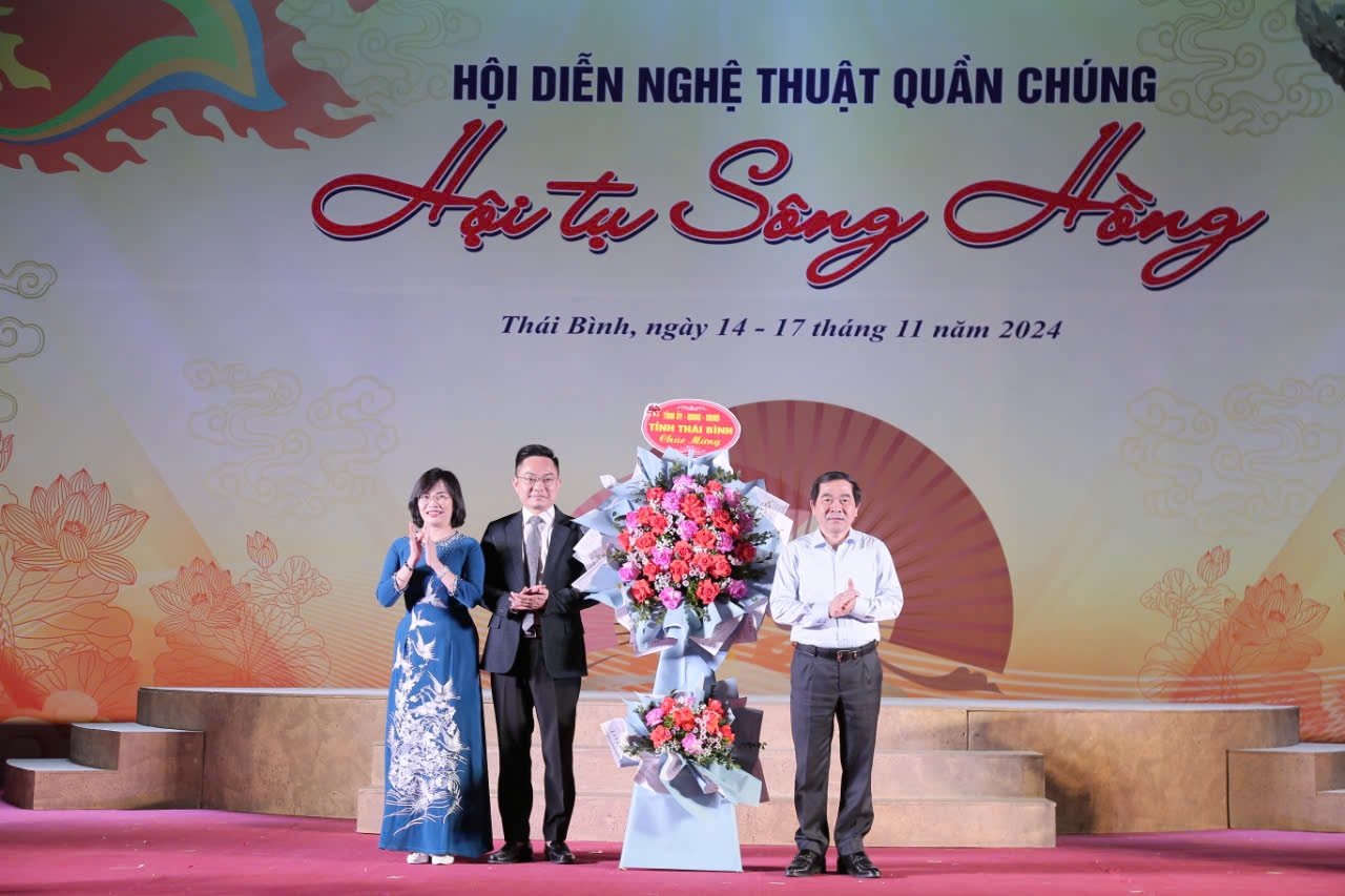   Khai mạc Hội diễn nghệ thuật quần chúng “Hội tụ sông Hồng”