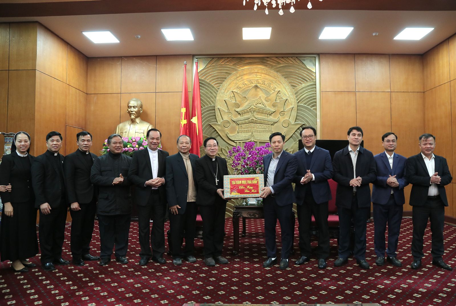   Tòa Giám mục Giáo phận Thái Bình chúc tết UBND tỉnh