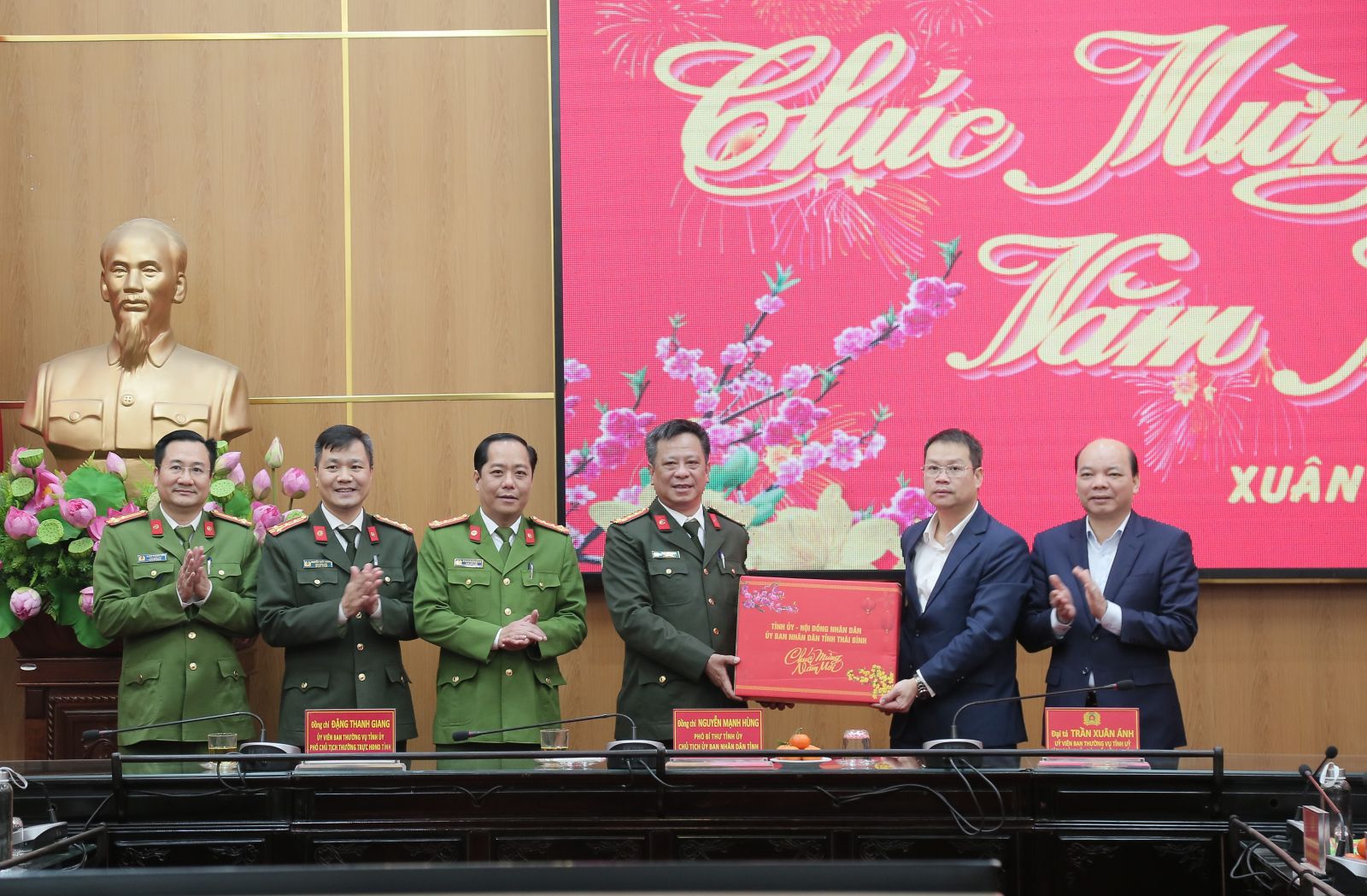   Các đồng chí lãnh đạo tỉnh thăm, chúc tết và kiểm tra công tác sẵn sàng chiến đấu, bảo vệ tết Nguyên đán Ất Tỵ 2025 tại một số đơn vị lực lượng vũ trang