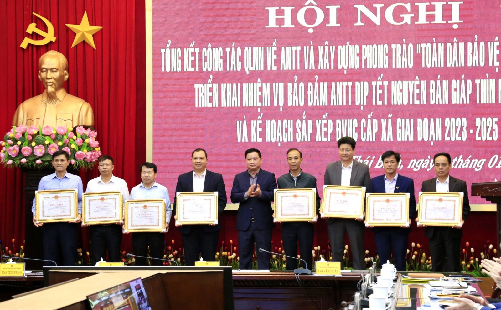   Khen thưởng 26 tập thể, cá nhân có thành tích xuất sắc công tác bảo an ninh trật tự và xây dựng phong trào “Toàn dân bảo vệ an ninh VV88 đăng ký nhận ngay 58k” năm 2023