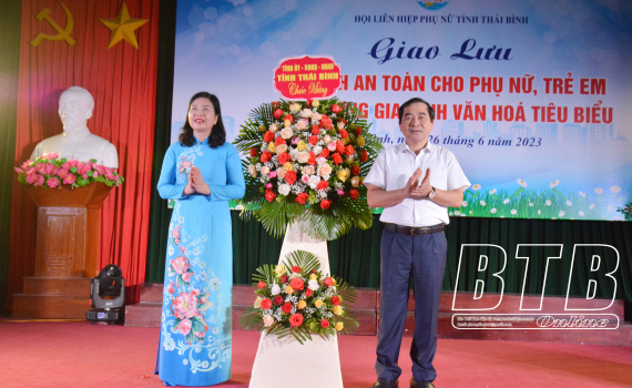   Khen thưởng 26 gia đình VV88 dự đoán xổ số ba miền siêu chính xác, hội viên phụ nữ văn hóa tiêu biểu