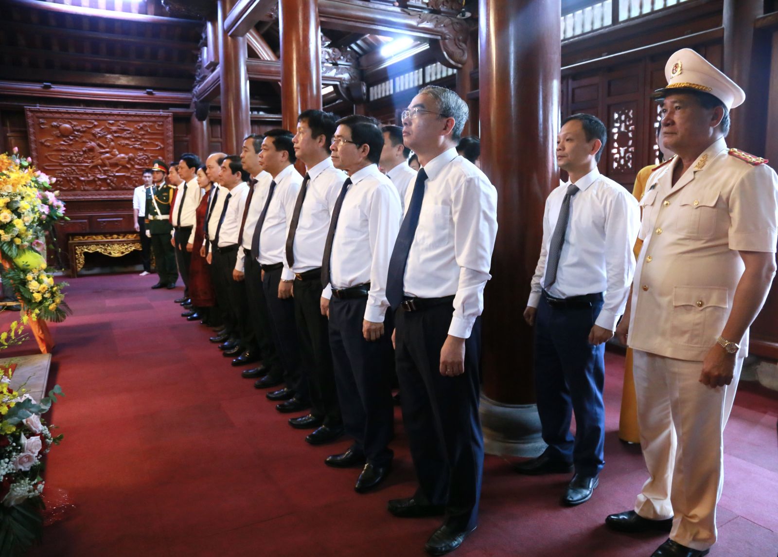   Viếng liệt sĩ, dâng hương tưởng niệm Chủ tịch Hồ Chí Minh