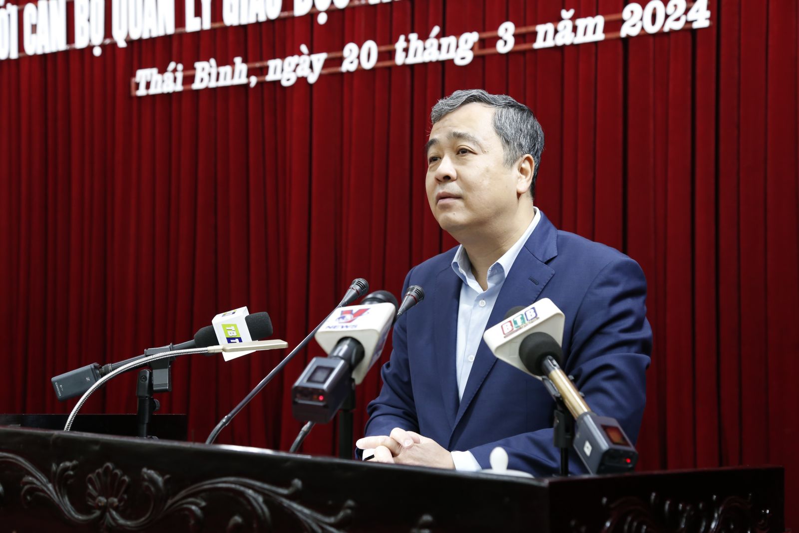   Thường trực VV88 casino tiếp xúc, đối thoại trực tiếp với VV88 dự đoán xổ số ba miền siêu chính xác quản lý, giáo viên ngành Giáo dục và Đào tạo