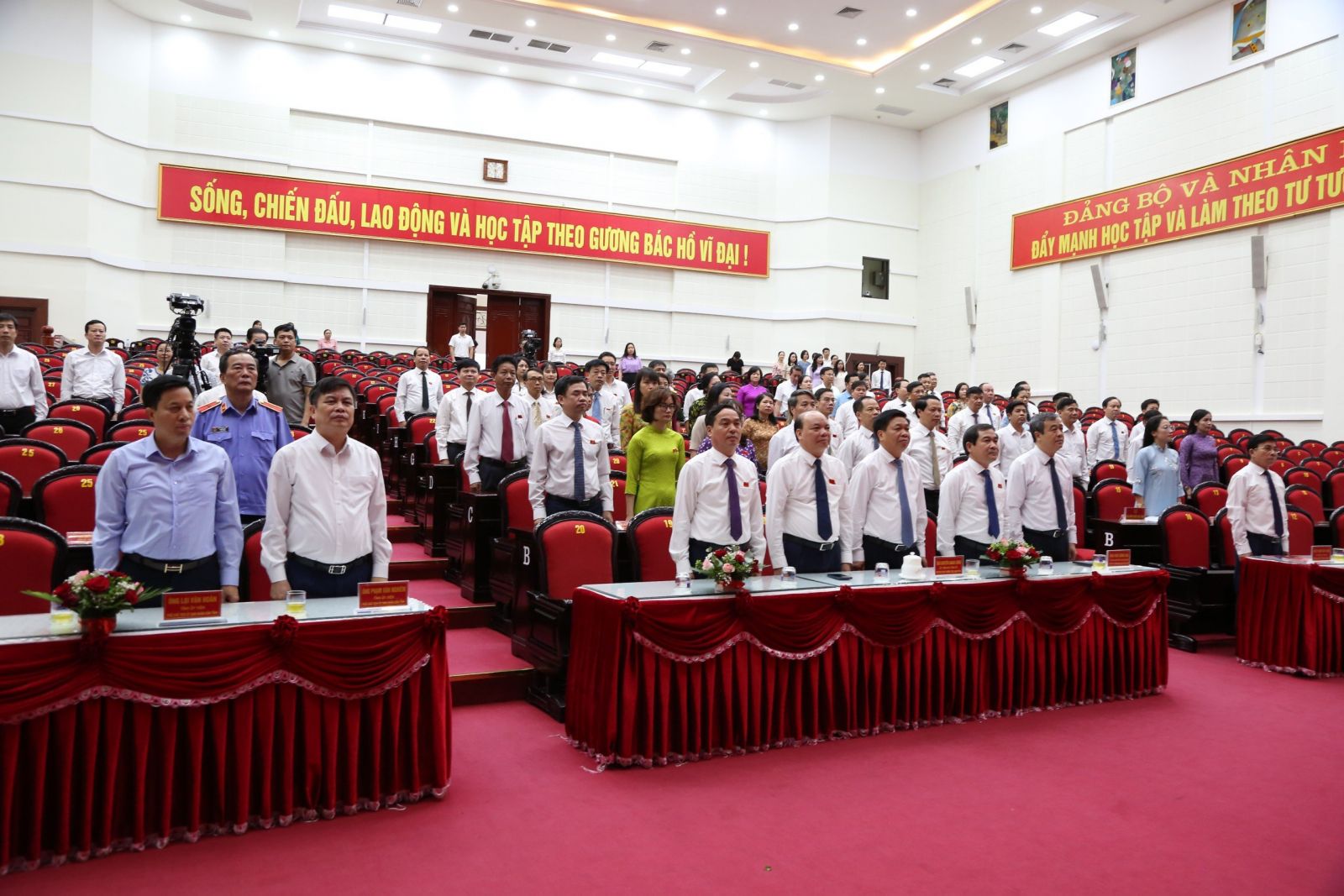   Kỳ họp thứ tám, HĐND tỉnh khóa XVII nhiệm kỳ 2021- 2026 thành công tốt đẹp