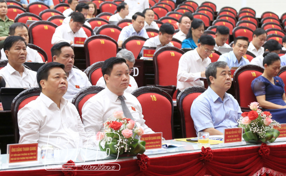   Kỳ họp thứ sáu, HĐND tỉnh khóa XVII tiếp tục phiên thảo luận, chất vấn và trả lời chất vấn