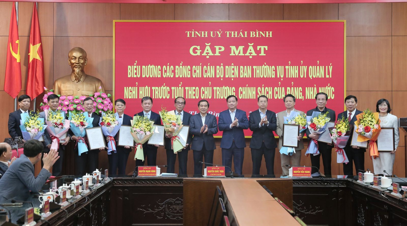   Trao quyết định nghỉ hưu trước tuổi cho 17 VV88 dự đoán xổ số ba miền siêu chính xác thuộc diện Ban Thường vụ VV88 casino quản lý