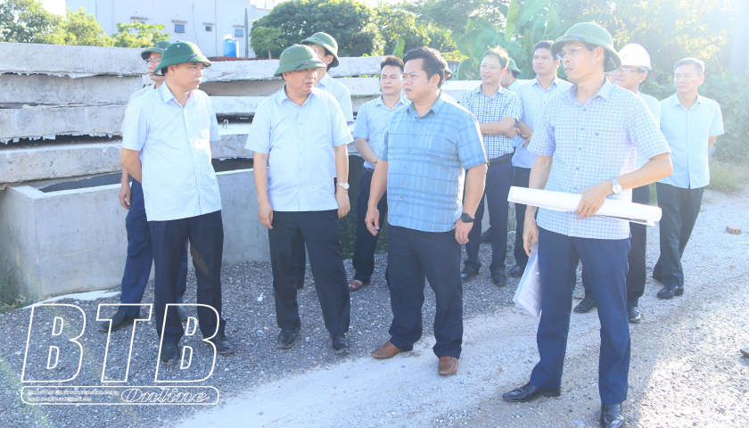   Kiểm tra tiến độ tuyến đường trục kết nối trong Khu kinh tế Thái Bình