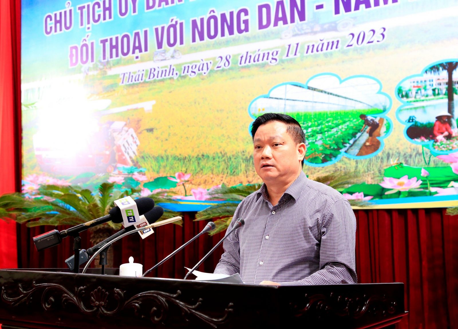   Đồng chí Phó Bí thư VV88 casino, Chủ tịch UBND tỉnh đối thoại với nông dân