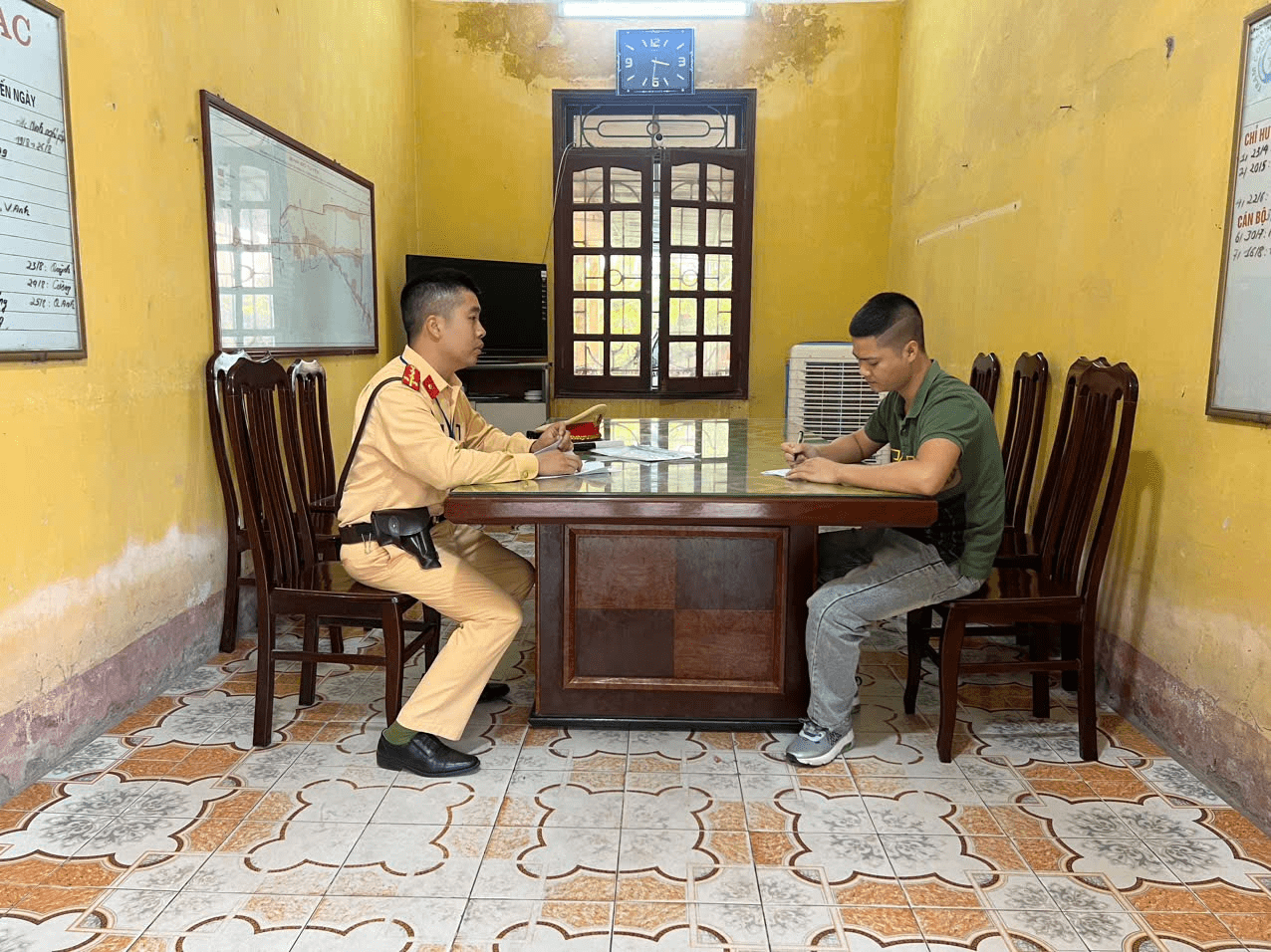   Vượt đèn đỏ, lái xe ô tô bị xử lý vi phạm bằng hình thức “phạt nguội”