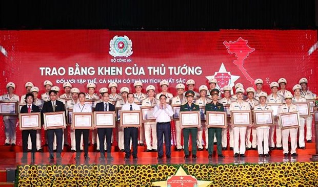   Đưa cơ sở dữ liệu dân cư vào cuộc sống để người dân hưởng lợi ích