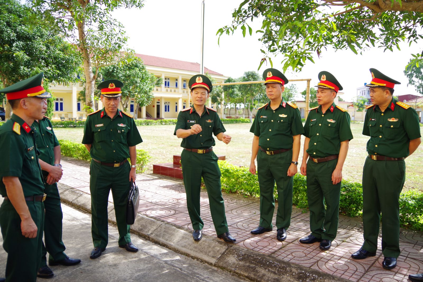   Đồng chí Tư lệnh Quân khu 3 kiểm tra công tác chuẩn bị cho sáp nhập