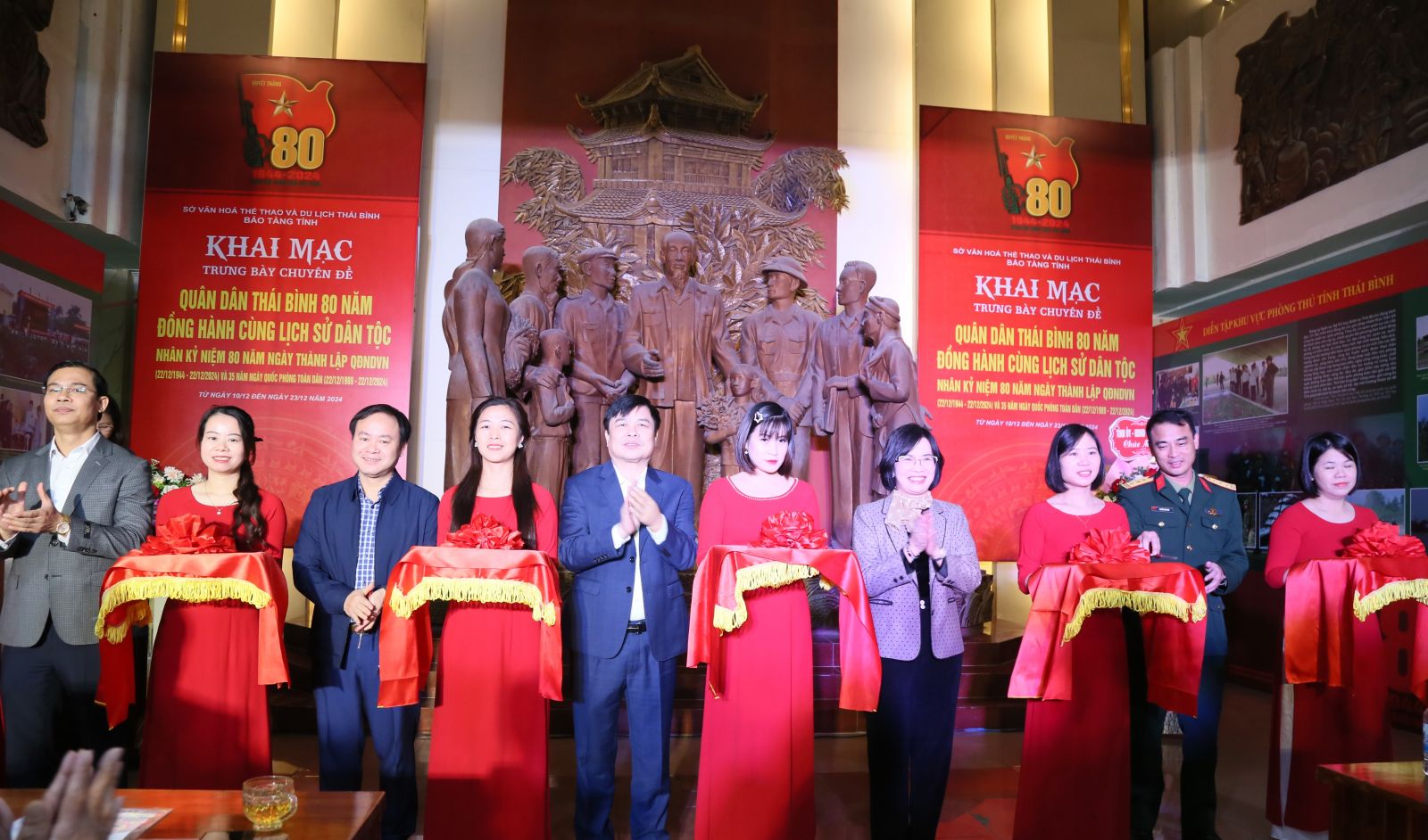   Khai mạc trưng bày chuyên đề 