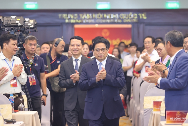   Thủ tướng: Đẩy mạnh số hóa giao dịch bất động sản, làm sạch dữ liệu người giao dịch chứng khoán