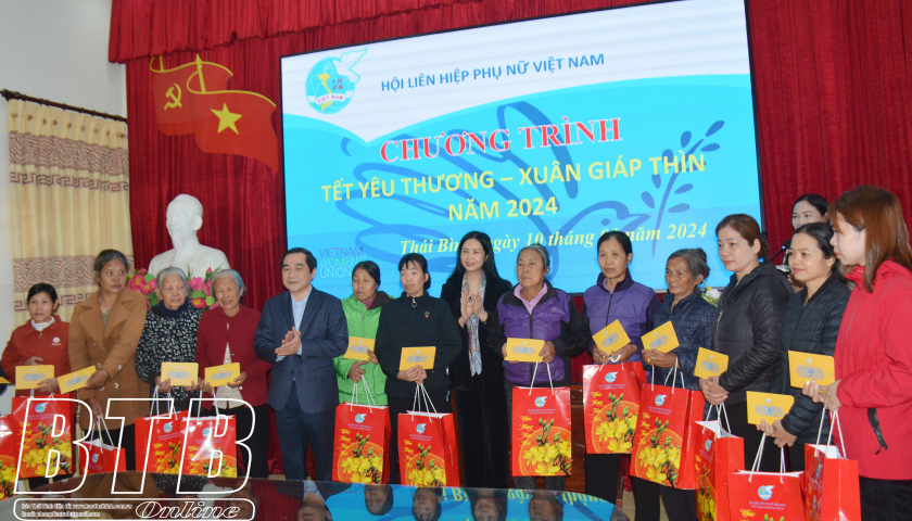   Thăm, tặng quà Mẹ Việt Nam anh hùng, phụ nữ, trẻ em nghèo