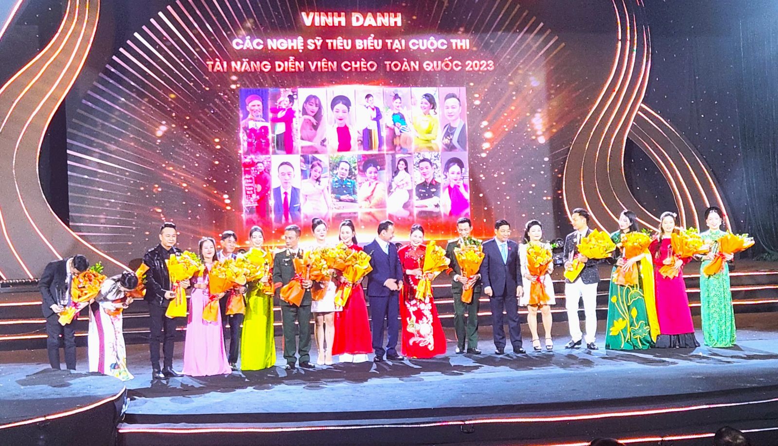   Nghệ sĩ Nguyễn Thị Thu Hường và Nghệ sỹ Lê Trọng Khởi - Nhà hát Chèo Thái Bình được vinh danh nghệ sĩ tiêu biểu năm 2023