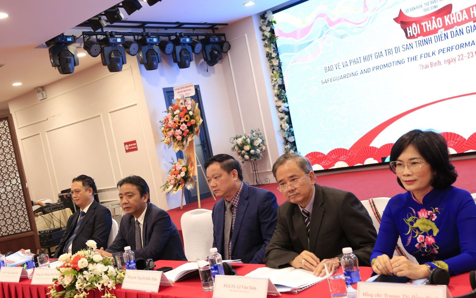   Hội thảo khoa học quốc tế “Bảo vệ và phát huy giá trị di sản trình diễn dân gian và nghệ thuật chèo trong xã hội đương đại”