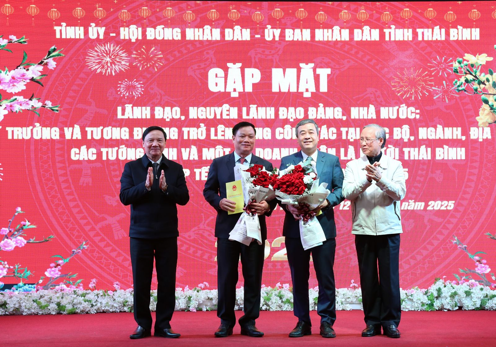   Gặp mặt lãnh đạo, nguyên lãnh đạo Đảng, Nhà nước; thứ trưởng và tương đương trở lên đang công tác tại các bộ, ngành, địa phương; các tướng lĩnh và một số doanh nhân là người Thái Bình