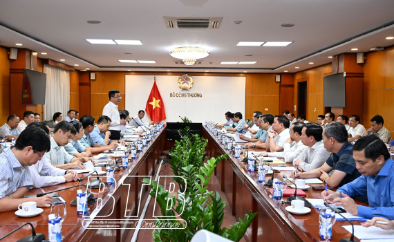   Các đồng chí lãnh đạo tỉnh làm việc với Bộ Công Thương về việc triển khai đầu tư xây dựng các dự án nhiệt điện sử dụng khí LNG trên địa bàn