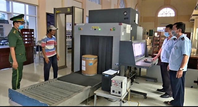   Từ 1/12, tăng cường chống buôn lậu, gian lận thương mại qua cảng hàng không quốc tế