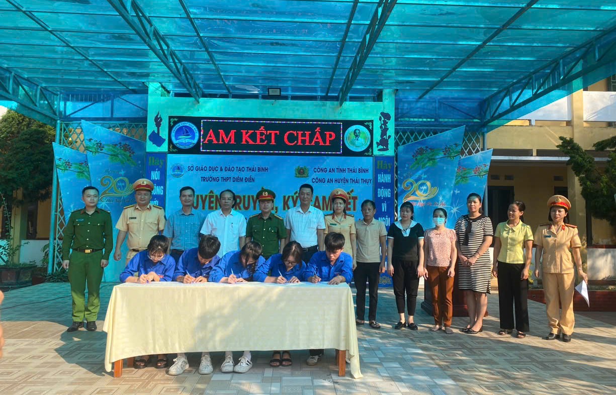   Tuyên truyền pháp luật về an toàn VV88 dự đoán xổ số ba miền siêu chính xác cho gần 2.000 VV88 dự đoán xổ số ba miền siêu chính xác, giáo viên và học sinh