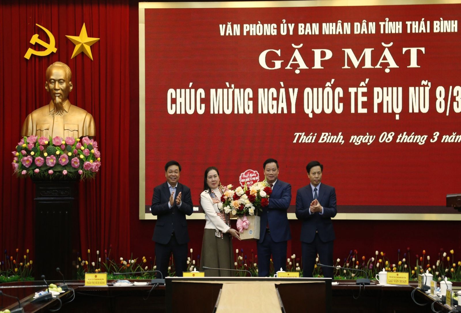   Văn phòng UBND tỉnh gặp mặt nhân ngày Quốc tế Phụ nữ 8 - 3