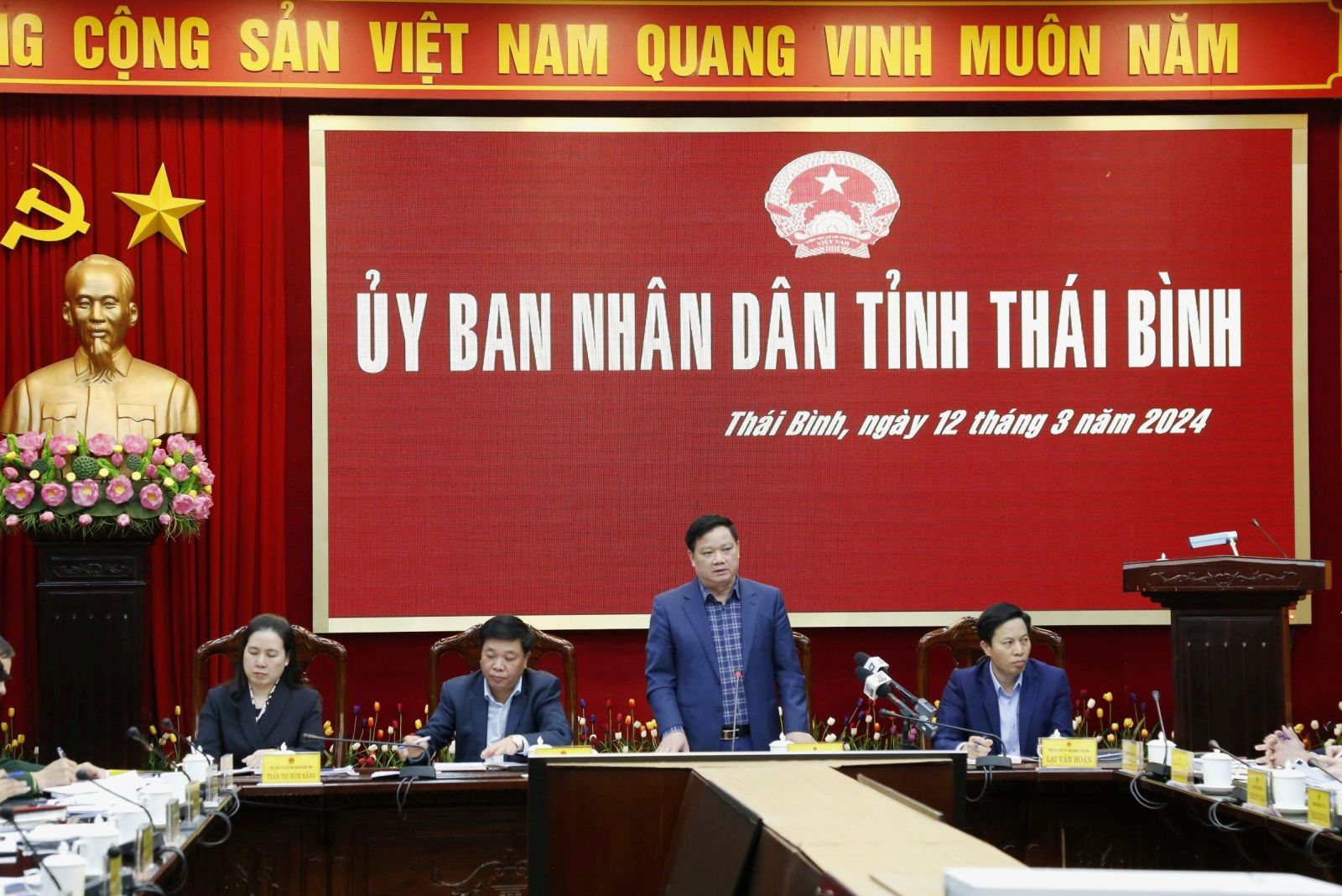   UBND tỉnh nghe và cho ý kiến về một số nội dung quan trọng