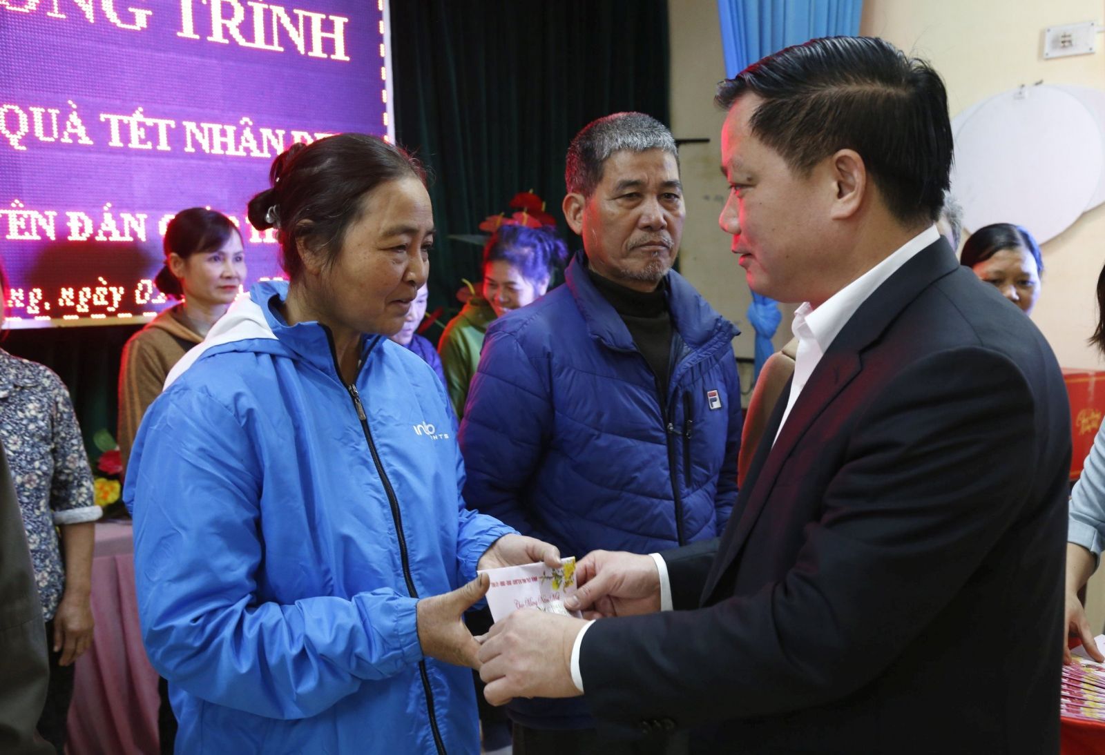   Đồng chí Phó Bí thư VV88 casino, Chủ tịch UBND tỉnh tặng quà Tết gia đình chính sách, hộ nghèo tại hai huyện Kiến Xương và Tiền Hải