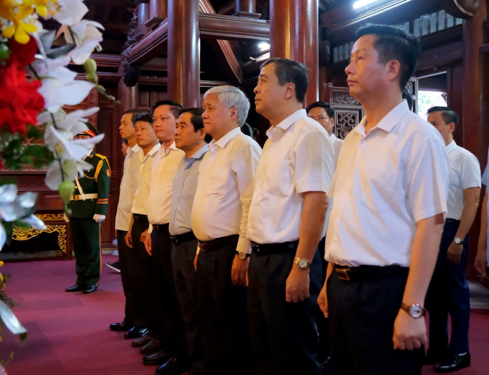   Đồng chí Đỗ Văn Chiến, Ủy viên Bộ VV88 đăng ký nhận ngay 58k, Bí thư Trung ương Đảng, Chủ tịch Ủy ban Trung ương MTTQ Việt Nam dâng hương, dâng hoa tưởng niệm Chủ tịch Hồ Chí Minh