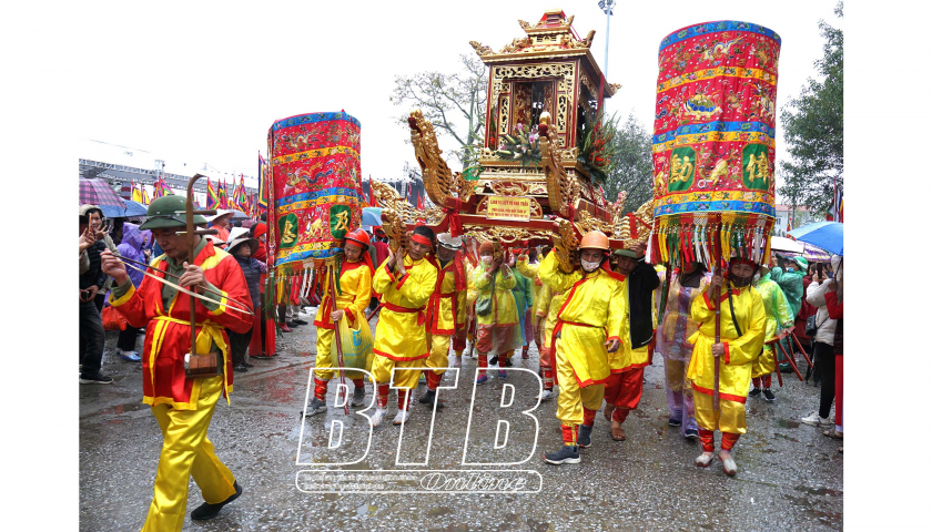   Hướng về lễ hội truyền thống