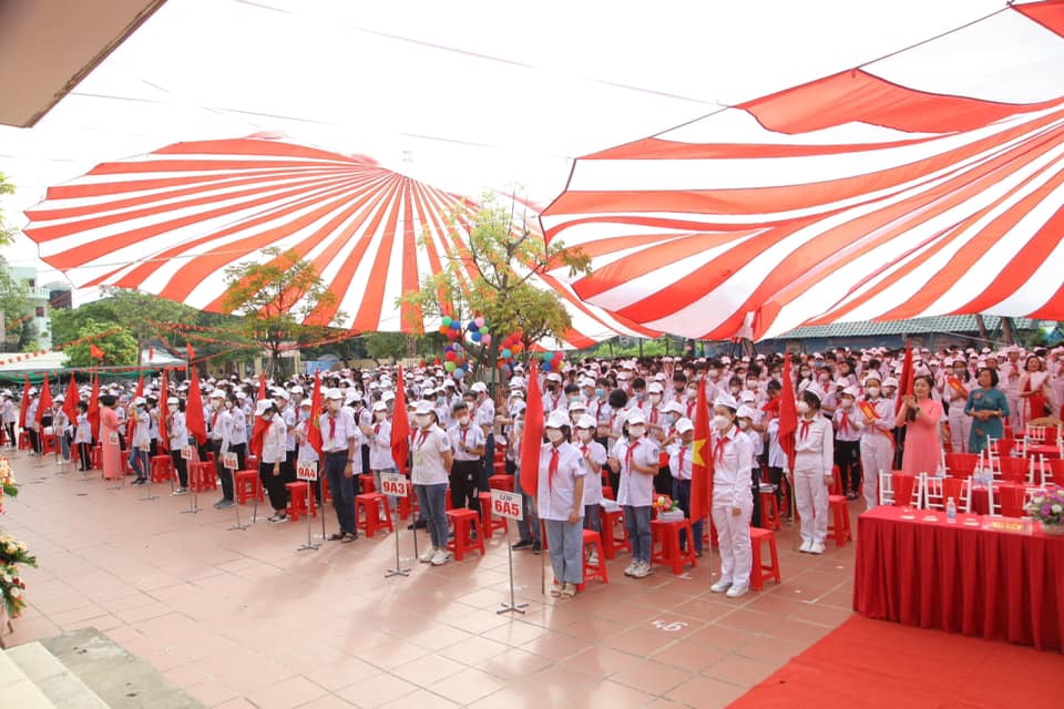   Học sinh toàn tỉnh tựu trường vào ngày 29/8