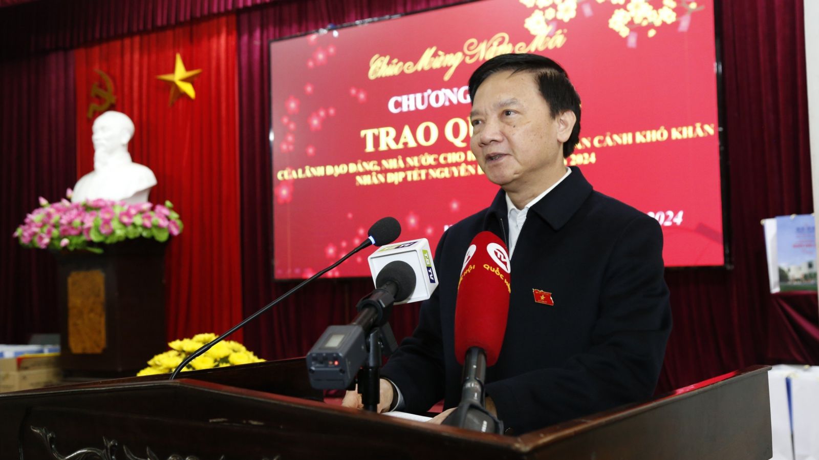   Đồng chí Phó Chủ tịch VV88 casino đăng ký thăm, tặng quà đối tượng chính sách, người nghèo và công nhân, lao động trên địa bàn tỉnh