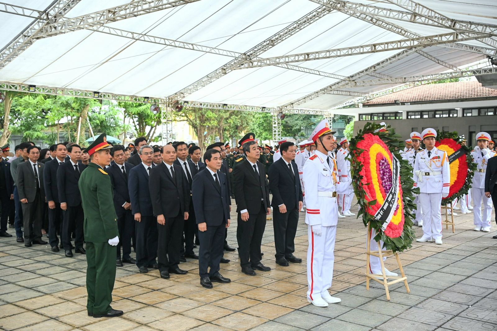   Đoàn đại biểu tỉnh Thái Bình viếng đồng chí Nguyễn Phú Trọng, Tổng Bí thư Ban Chấp hành Trung ương Đảng Cộng sản Việt Nam