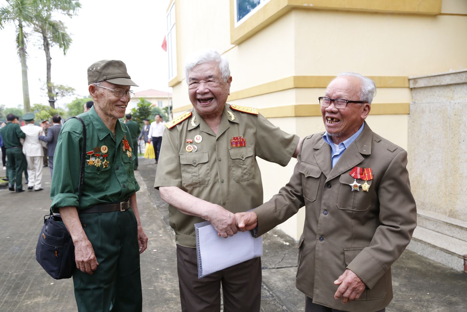   Chạm vào miền nhớ tháng Năm