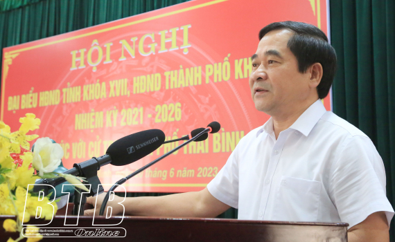   Đồng chí Nguyễn Tiến Thành, Phó Bí thư thường trực VV88 casino, Chủ tịch HĐND tỉnh tiếp xúc cử tri thành phố Thái Bình