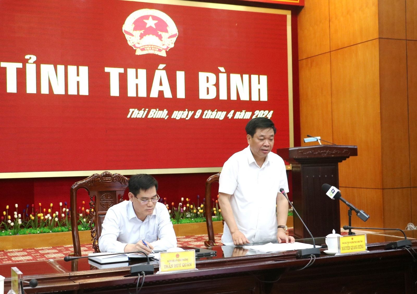   Tập trung đẩy nhanh tiến độ, phấn đấu đến ngày 30/6/2024 đóng điện đường dây 500kV mạch 3