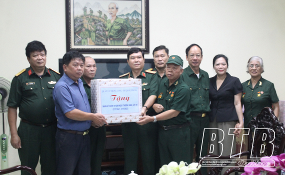   Lãnh đạo Quân khu 3: Thăm, tặng quà thương, bệnh binh nặng tại Trung tâm Nuôi dưỡng và Điều dưỡng người có công tỉnh