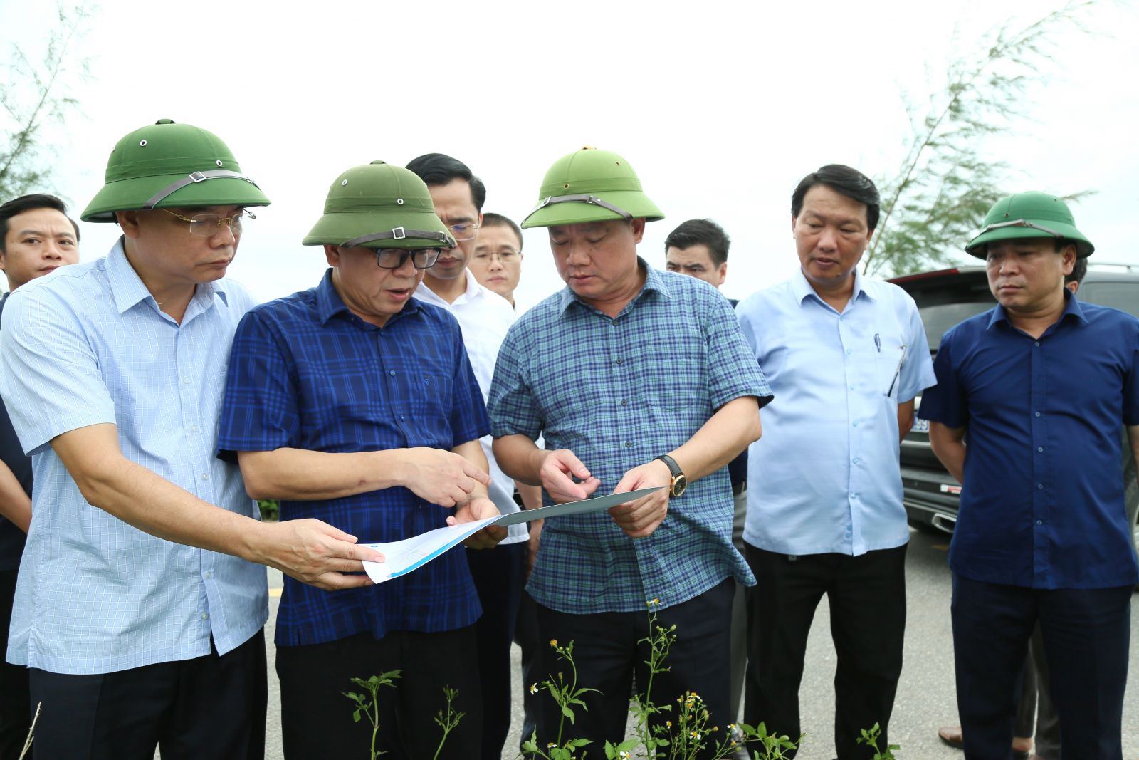   Đồng chí Phó Bí thư VV88 casino, Chủ tịch UBND tỉnh kiểm tra tình hình thực hiện dự án khu tổ hợp thương mại, dịch vụ lưu trú và khoáng nóng Windham Duyên Hải