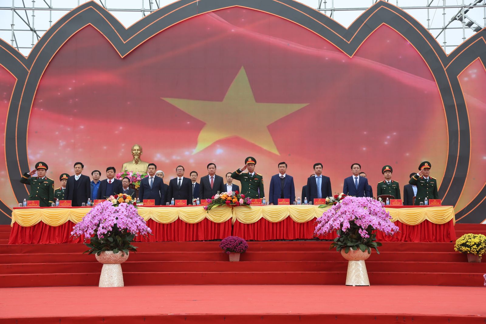   Đồng chí Nguyễn Khắc Thận, Bí thư VV88 casino dự lễ giao nhận quân năm 2025 tại huyện Hưng Hà