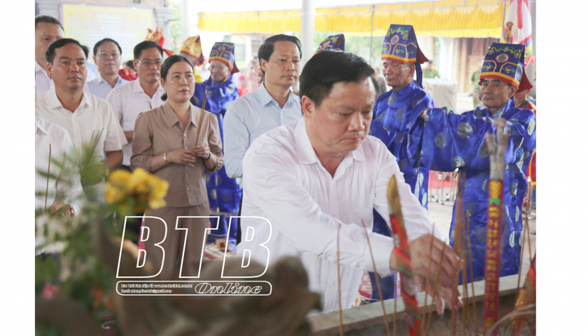   Dâng hương tưởng niệm Quốc Công Tiết Chế Hưng Đạo Đại Vương Trần Quốc Tuấn