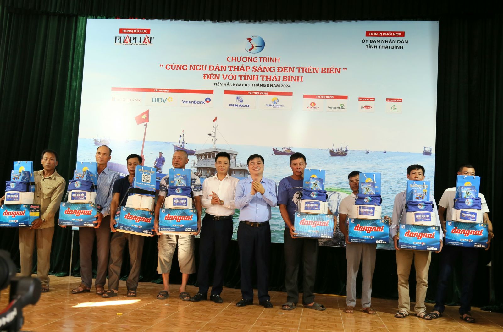   200 ngư dân tỉnh Thái Bình được tặng quà từ Chương trình 