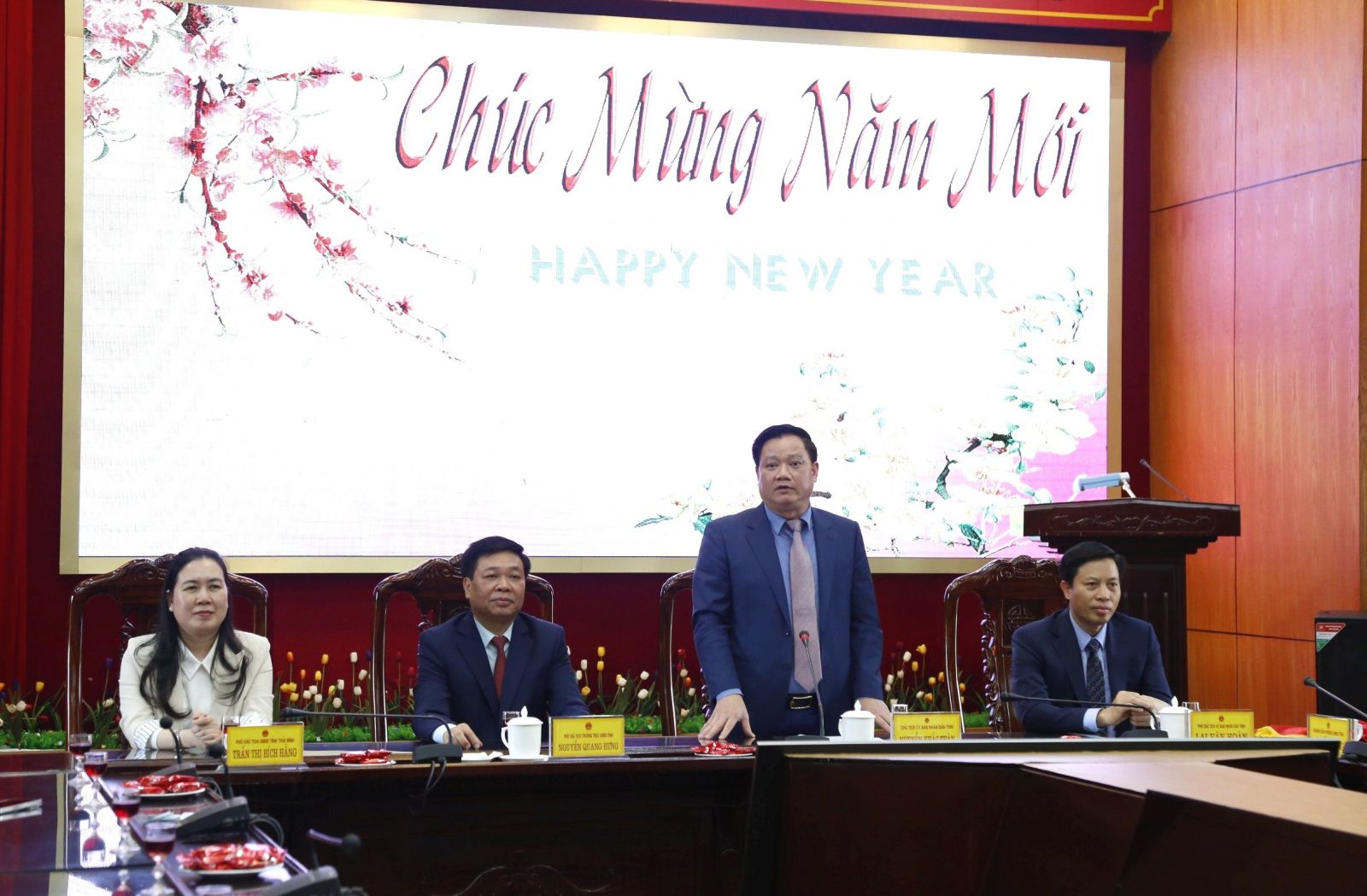   Các đồng chí lãnh đạo UBND tỉnh gặp mặt VV88 dự đoán xổ số ba miền siêu chính xác, công chức, viên chức, người lao động Văn phòng UBND tỉnh nhân dịp đầu năm mới