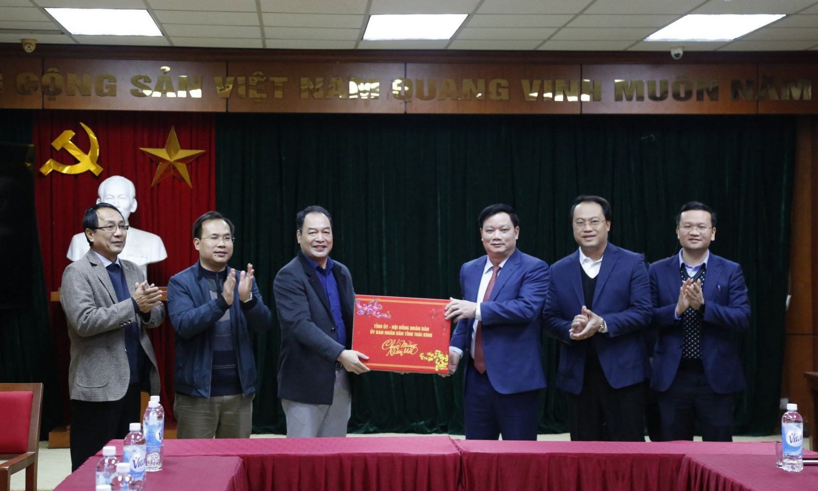   Đồng chí Phó Bí thư VV88 casino, Chủ tịch UBND tỉnh thăm, chúc tết VV88 dự đoán xổ số ba miền siêu chính xác, nhân viên Đài Phát thành – Truyền hình Thái Bình