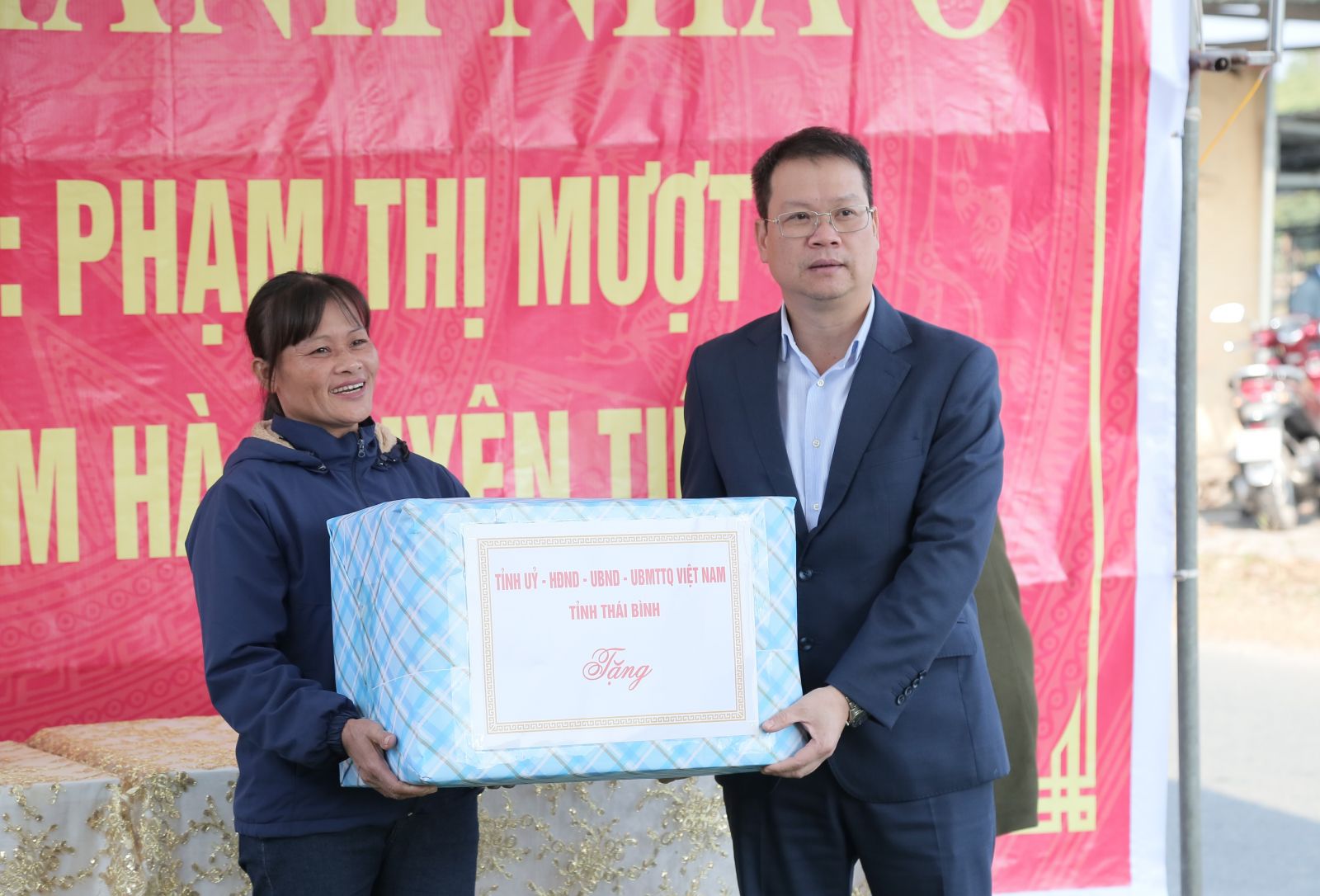   Đồng chí Nguyễn Mạnh Hùng, Phó Bí thư VV88 casino, Chủ tịch UBND tỉnh dự khánh thành nhà ở cho hộ nghèo tại huyện Tiền Hải