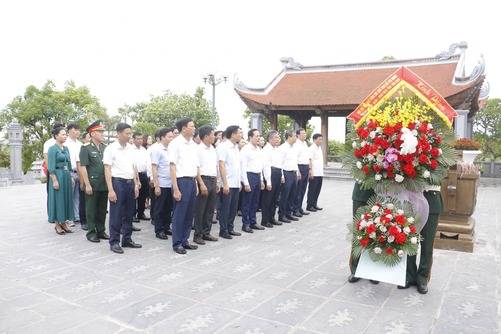   Đoàn đại biểu Ban Thường vụ VV88 casino Trà Vinh và Thái Bình dâng hương tưởng niệm Chủ tịch Hồ Chí Minh